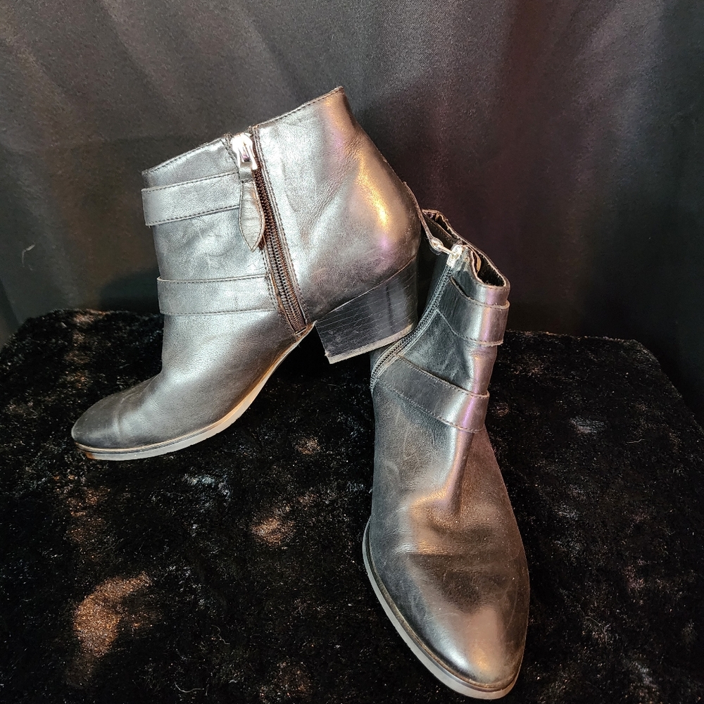 Frnco Sarto Size 6.5 Black Leather Ankle Booties Please see pics